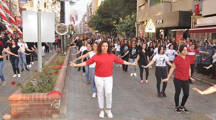 Ödemiş in efeleri... 2 bin kişi zeybek oynadı