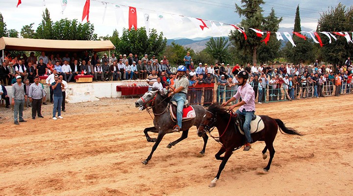 Ödemiş te rahvan at yarışları