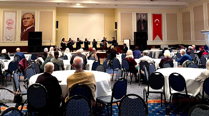Öğrencilerden ‘çınarlara’ unutulmaz konser