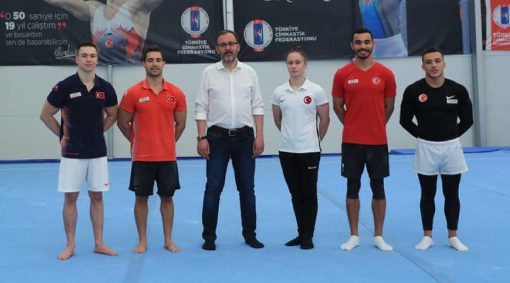 Olimpik sporculara Bakan Kasapoğlu morali