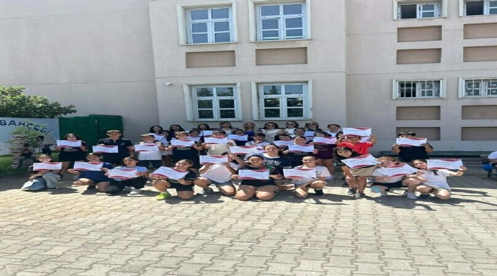 Ortaokul öğrencilerinden depremzede kardeşlerine kitap bağışı