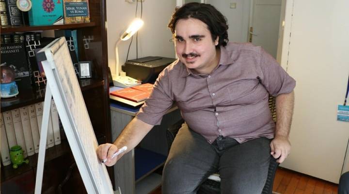 Otizm tanısıyla başladığı eğitim yolculuğunda üniversiteli oldu