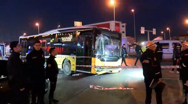 Otobüs durağa daldı: Ölü ve yaralılar var!