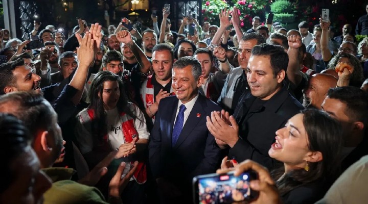 Özgür Özel e canlı yayın çıkışı büyük sürpriz: Gençler tarafından uğurlandı