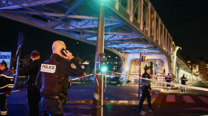 Paris te bıçaklı saldırı: 1 ölü, 2 yaralı!