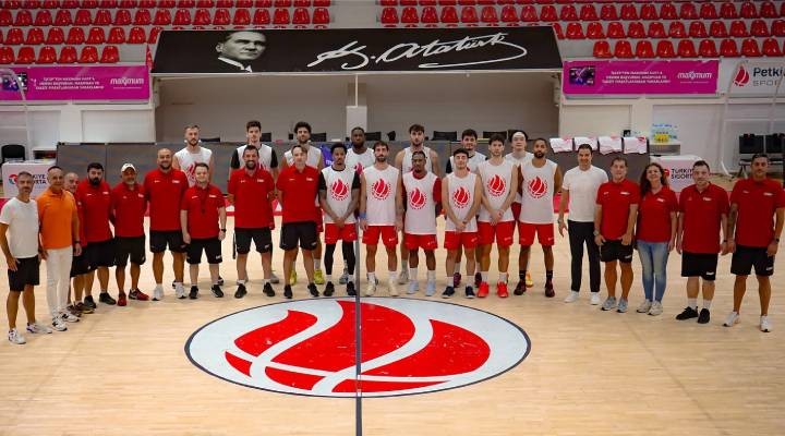 Petkimspor tam kadro parkede