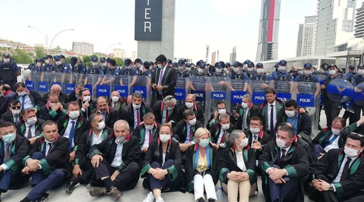 Polis çekilecek: Savunmaya gecikmeli izin!