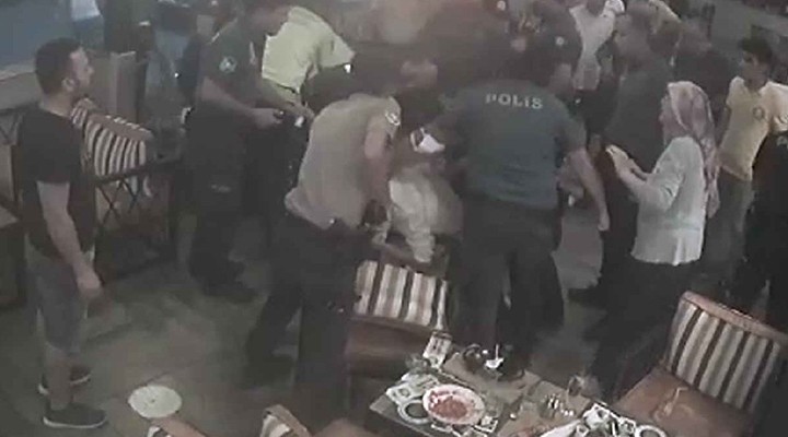Polis çocuğu kafeyi birbirine kattı