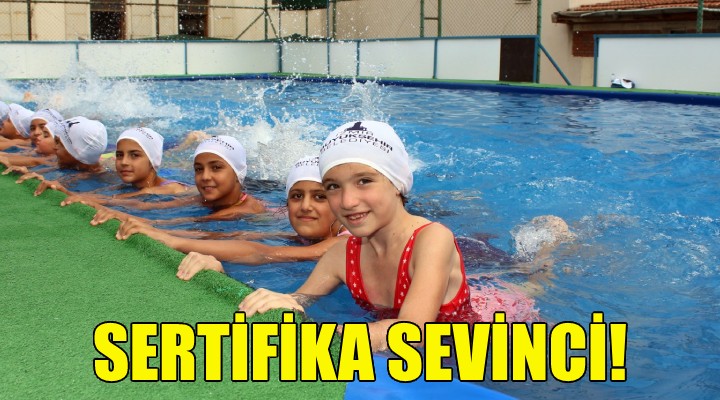 Minik yüzücülerin sertifika sevinci!