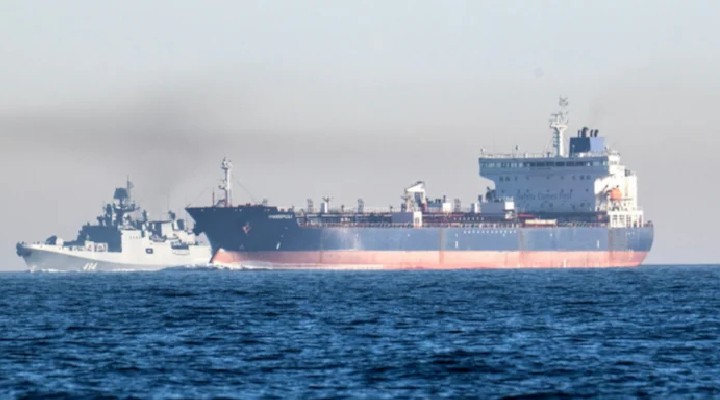 Rus savaş gemi İngiliz kıyılarında!