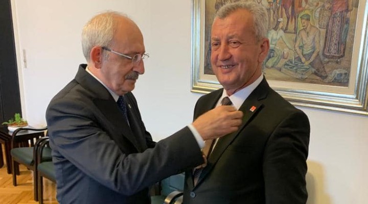 Şahin geri döndü... Rozeti Kılıçdaroğlu taktı!