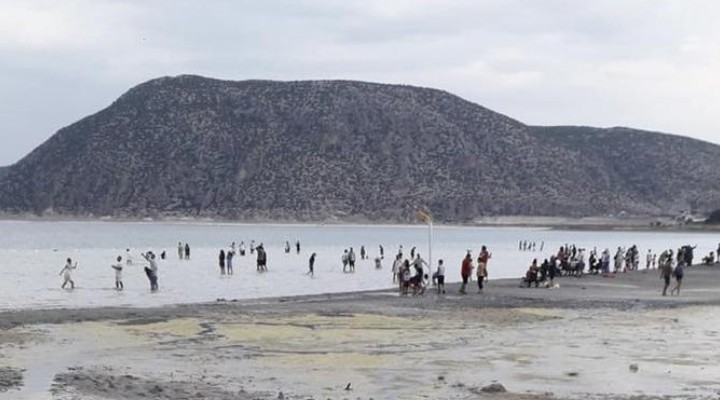 Salda Gölü nde sular 50 metre çekildi