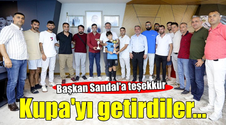 Şampiyonluk kupasını Başkan Sandal’a getirdiler