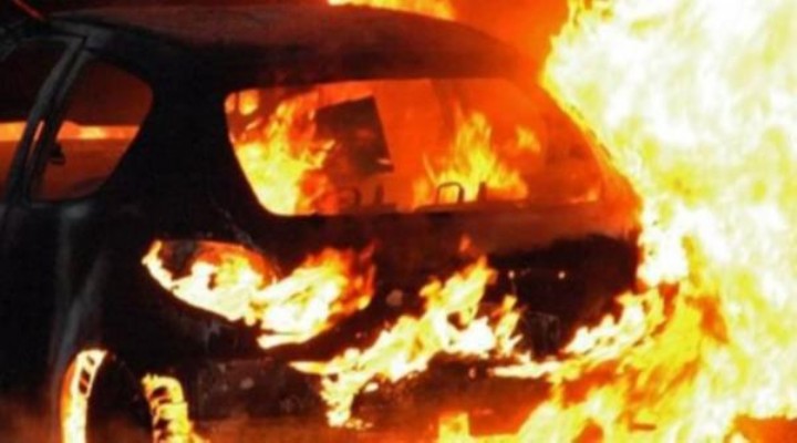 Selanik te Türk diplomatların araçları kundaklandı