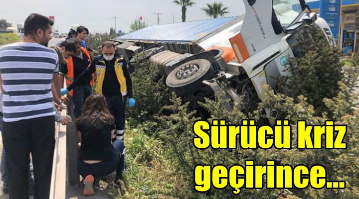 Sürücüsünün kalp krizi geçirdiği TIR, devrildi