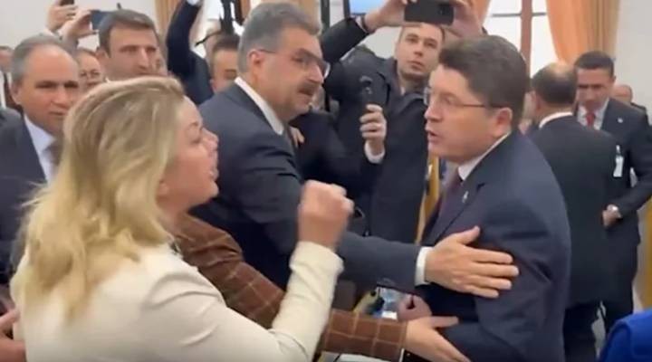 TBMM de tansiyon düşmüyor: Bakan Tunç ayağa kalktı, sesler yükseldi