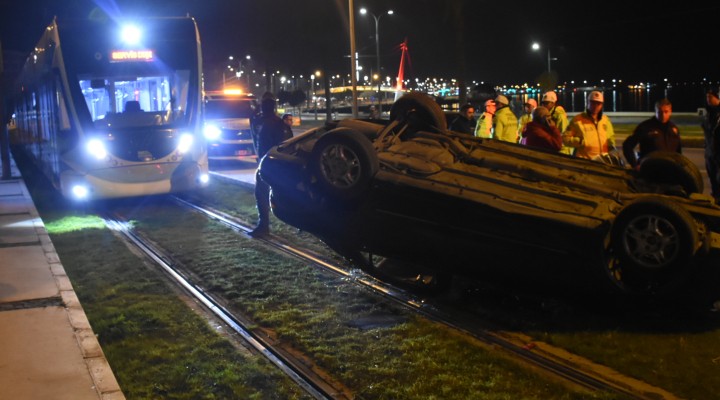 Takla atıp tramvay yoluna düştü!