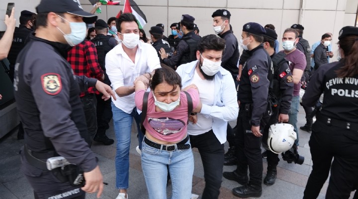 Taksim de İsrail i protesto edenlere gözaltı!