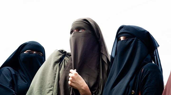 Taliban dan kadınlara burka giyme zorunluluğu!