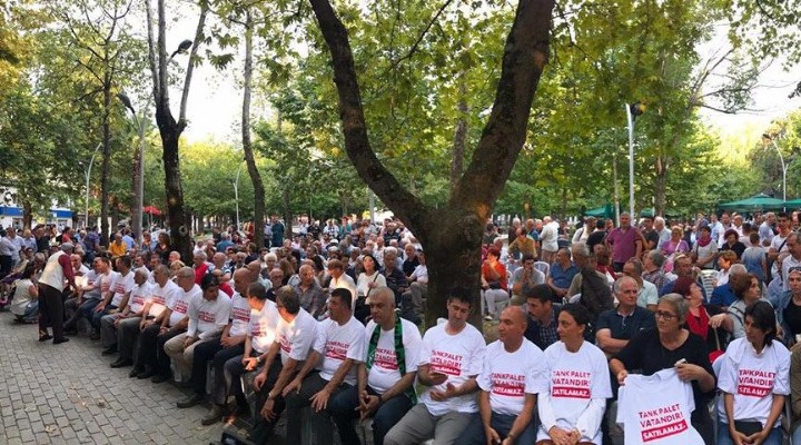 Tank palet fabrikası için binlerce vatandaş sokakta