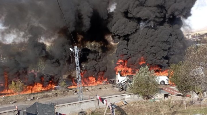 Tankerle çarpışan yolcu otobüsü yandı: 7 ölü!