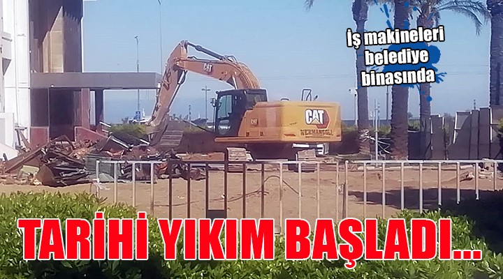 Tarihi binada yıkım başladı