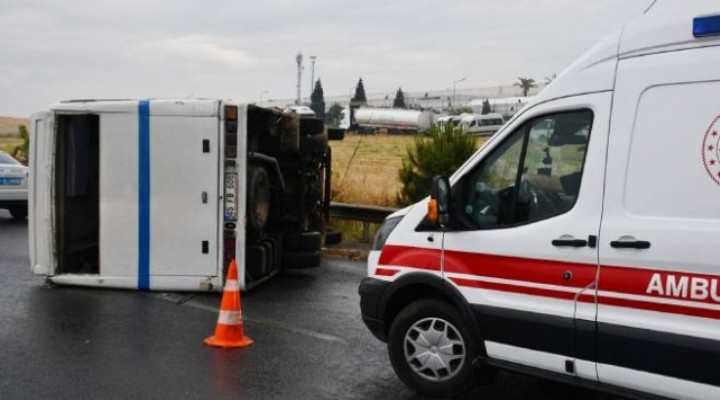 Tarım işçilerini taşıyan minibüs devrildi