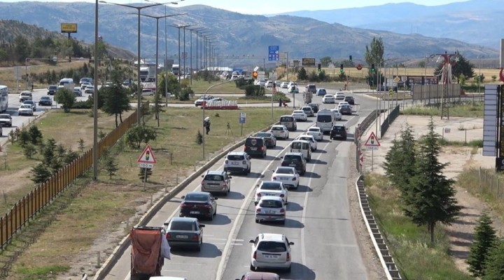 Tatil dönüşü trafik çilesi...