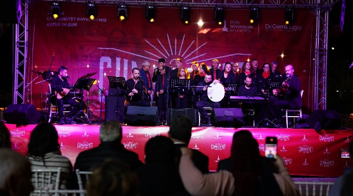 Tire de cumhuriyet coşkusu Gölet Şenlik Alanı nda yaşandı