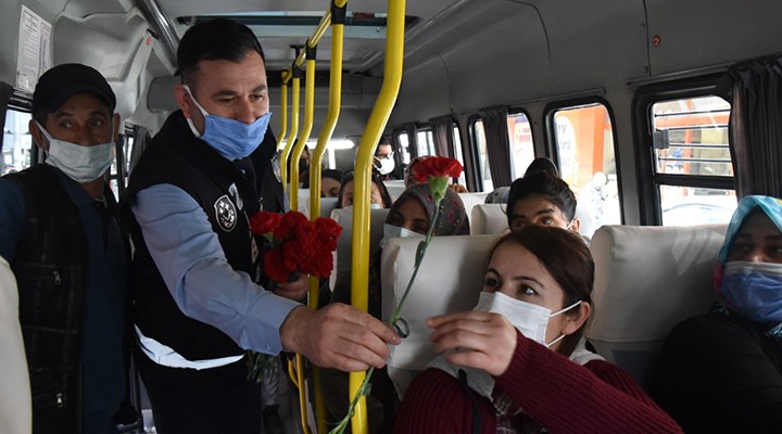 Torbalı da sokak sokak çiçekli kutlama