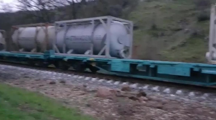 Tren raydan çıktı, facianın eşiğinden dönüldü