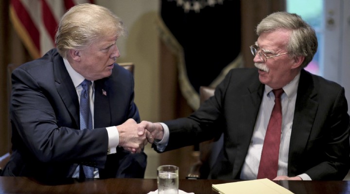 Trump, Bolton u görevden aldı!