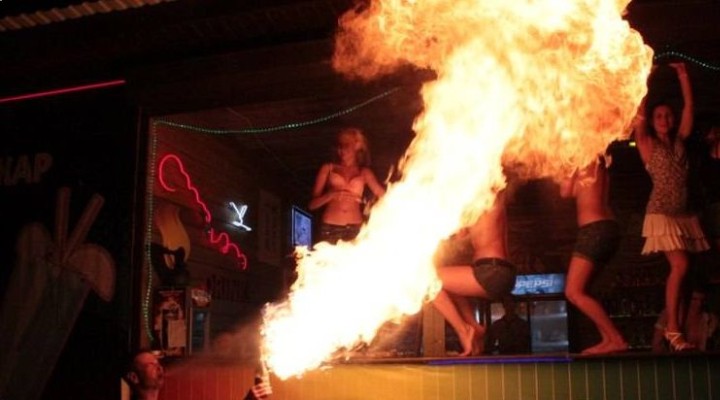 Turist çekmek için  Swinger partisi  düzenliyorlar!