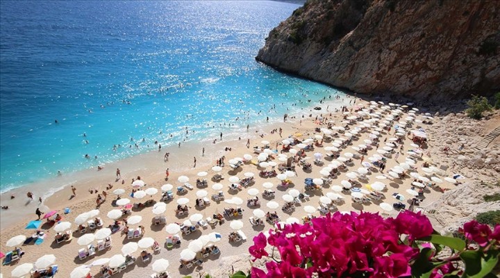 Turizm sezonu başladı; çalışma koşulları ve ücretler yeniden gündemde