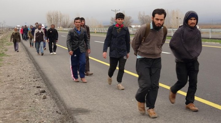 Türkiye ye kaçak girişler devam ederken Milli Savunma Bakanlığı ndan  Afgan  paylaşımı!