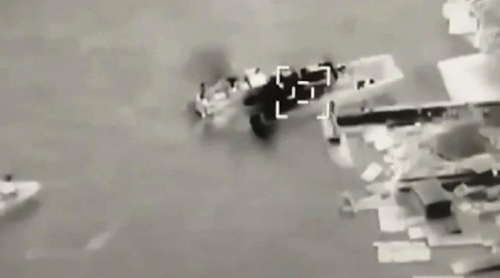 Ukrayna Rus çıkarma gemisini vurdu!