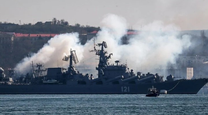 Ukrayna, Rusya nın amiral gemisini vurdu!