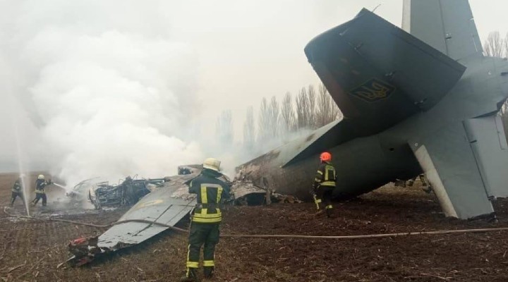 Ukrayna ya ait askeri kargo uçağı düşürüldü!