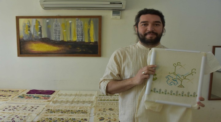 Unutulmaya yüz tutmuş geleneksel nakış işlemelerini dokuyup, geleceğe taşıyor