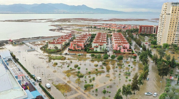 Uzmanlar, İzmir in sel felaketini yorumladı:  Yanlış yapılaşmadan dolayı su toprakla buluşmuyor 