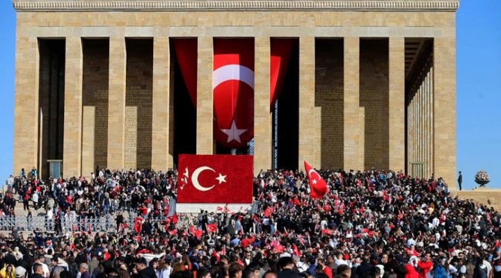 Vatandaşlar Anıtkabir e akın etti