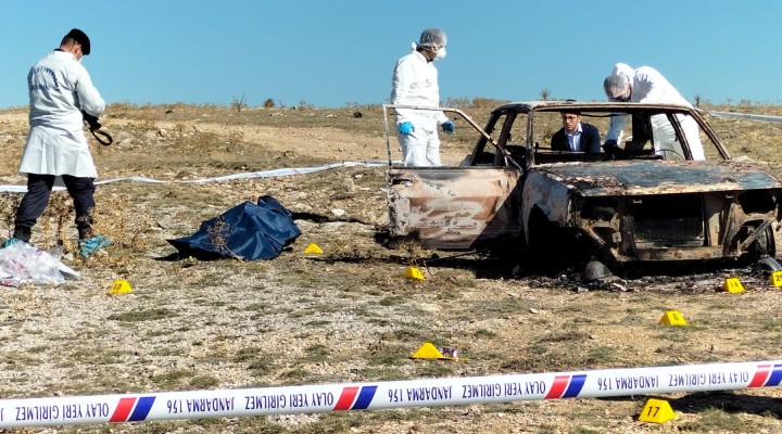 Yanmış otomobilde cesetleri bulundu!