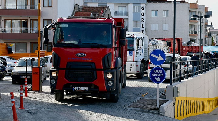 Yardım kamyonları Kuşadası ndan yola çıktı