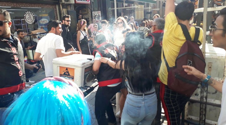 Yasağı delen LGBTİ lilere biber gazlı müdahale