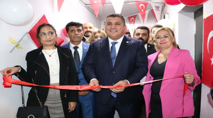 Yerli ve Milli Parti nin İzmir İl Başkanlığı açıldı