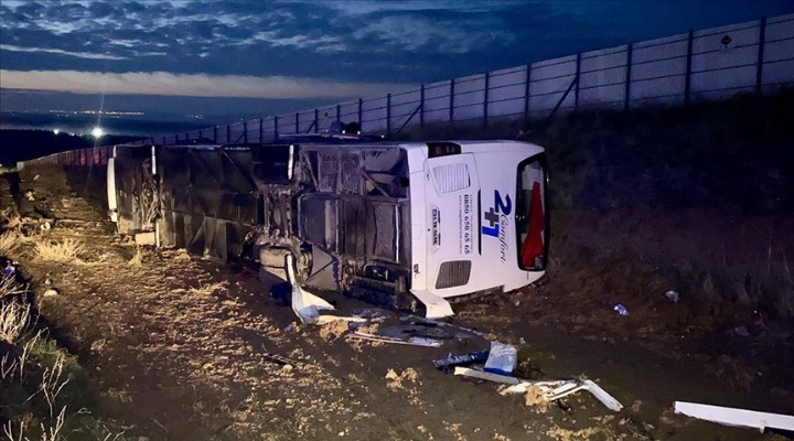 Yolcu otobüsü devrildi: Çok sayıda yaralı var!