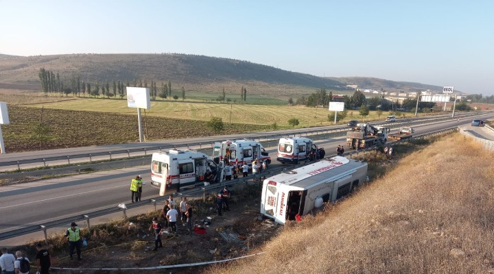 Yolcu otobüsü şarampole devrildi: Ölü ve yaralılar var!