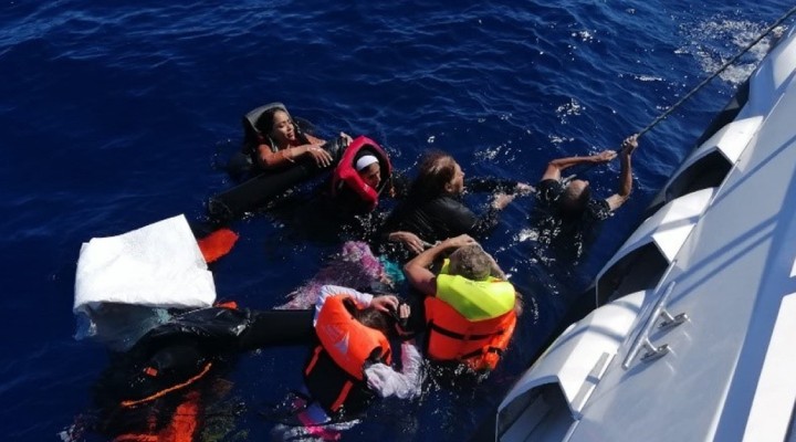 Yunanistan geri itti, 2 si bebek, 3 ü çocuk 6 kişi hayatını kaybetti