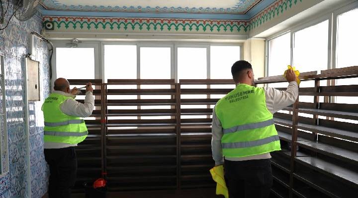 Yunusemre de camilerde temizlik çalışmaları sürüyor