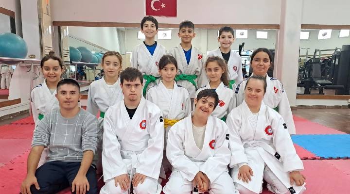 Yunusemre de down sendromlu bireylere yönelik judo kursları başladı